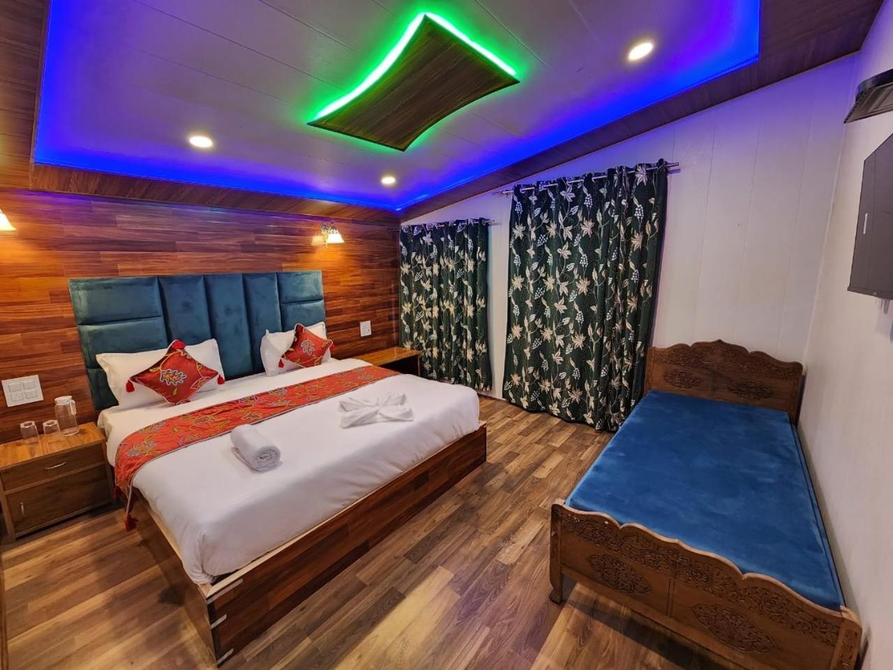 Srinagar Group Of Hotels Exterior foto