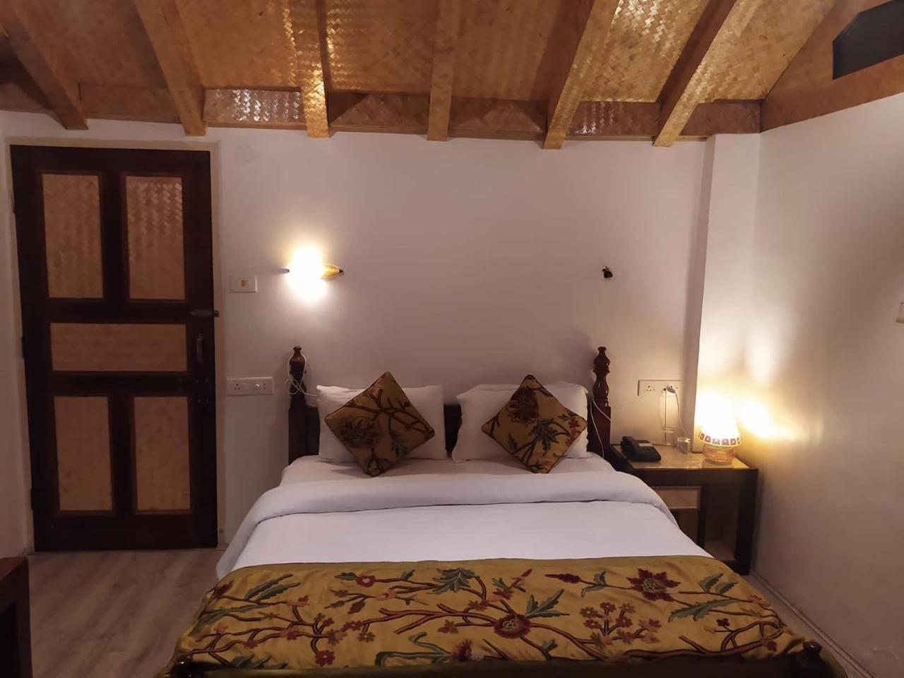 Srinagar Group Of Hotels Exterior foto
