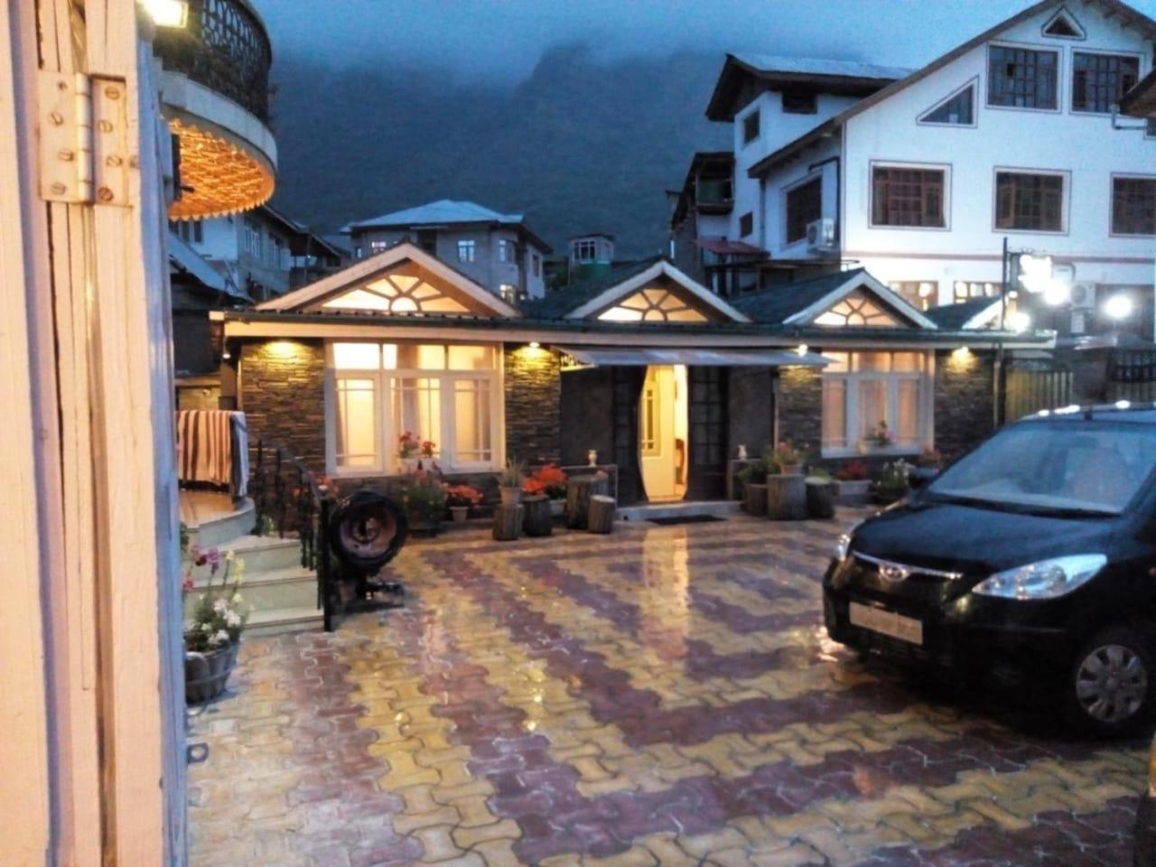 Srinagar Group Of Hotels Exterior foto