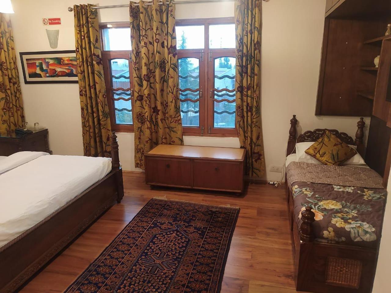 Srinagar Group Of Hotels Exterior foto