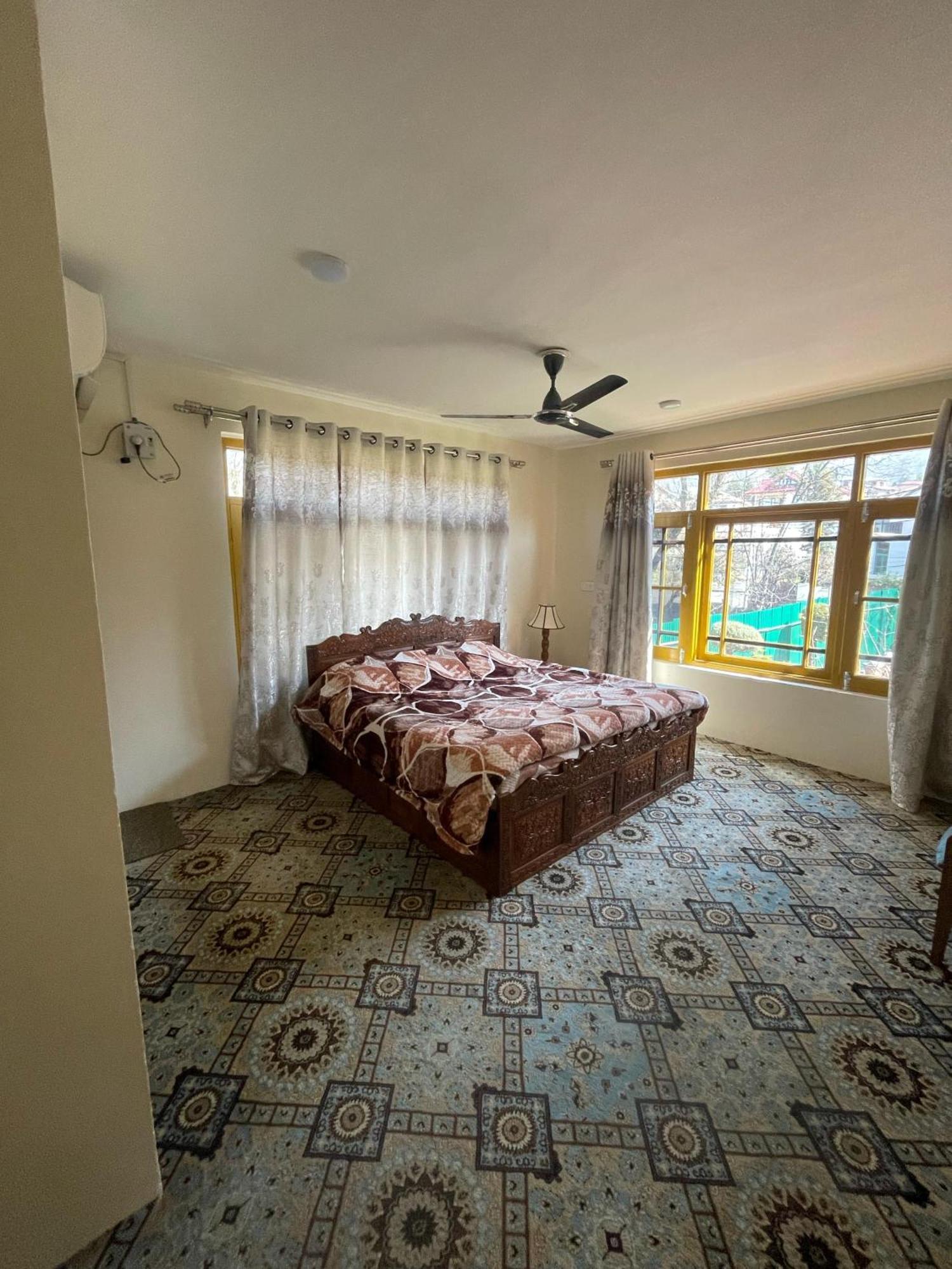 Srinagar Group Of Hotels Exterior foto