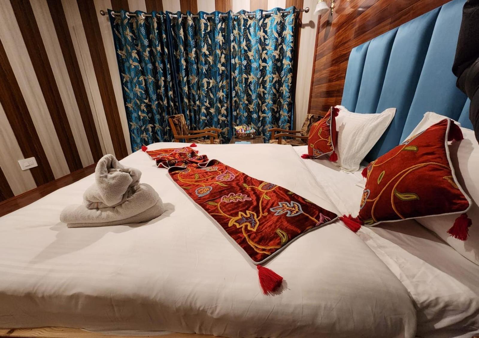 Srinagar Group Of Hotels Exterior foto
