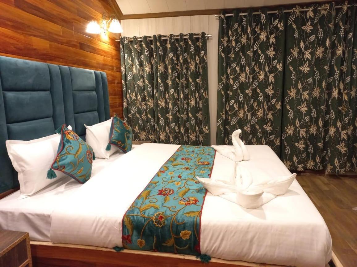 Srinagar Group Of Hotels Exterior foto