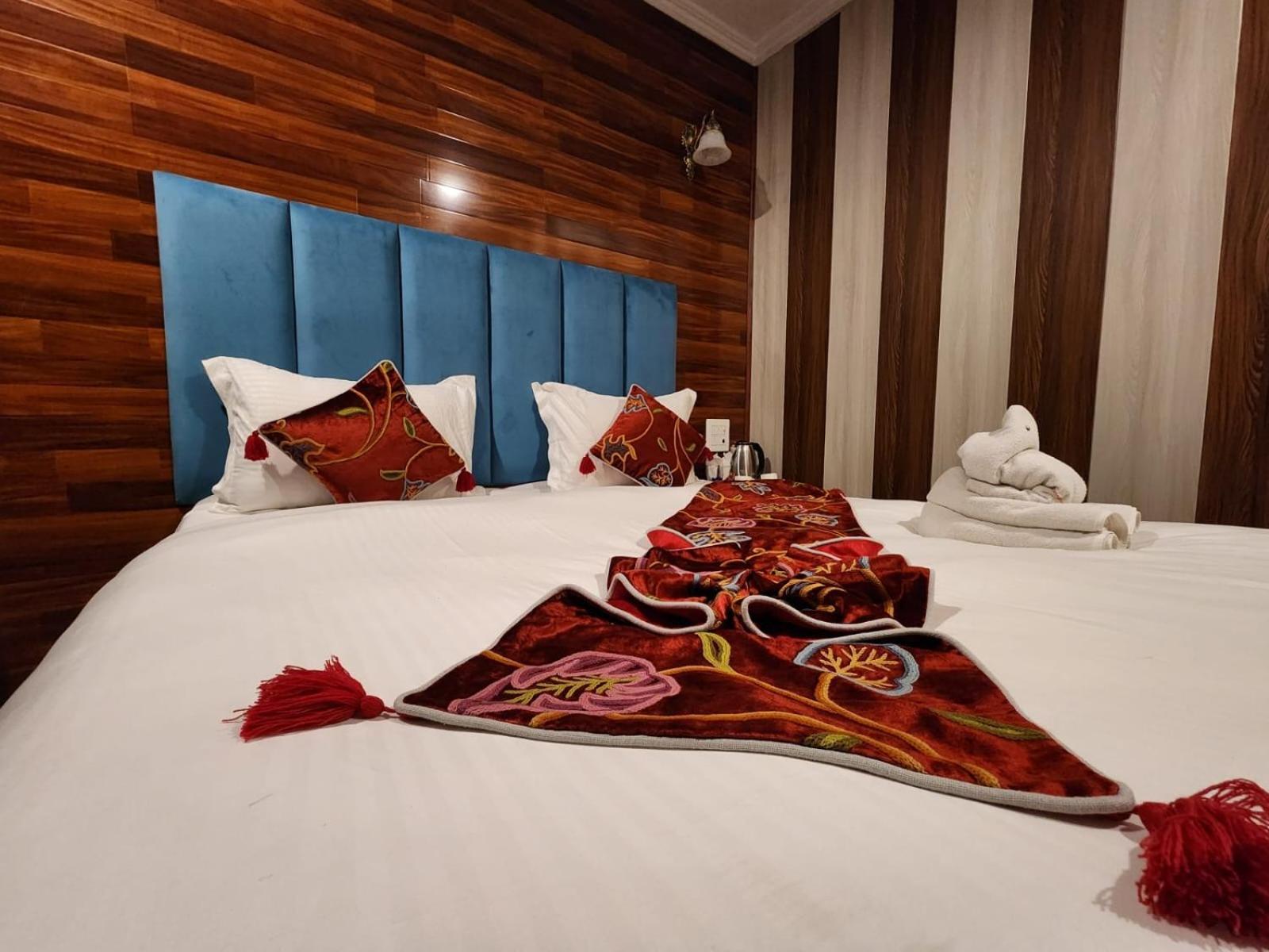 Srinagar Group Of Hotels Exterior foto